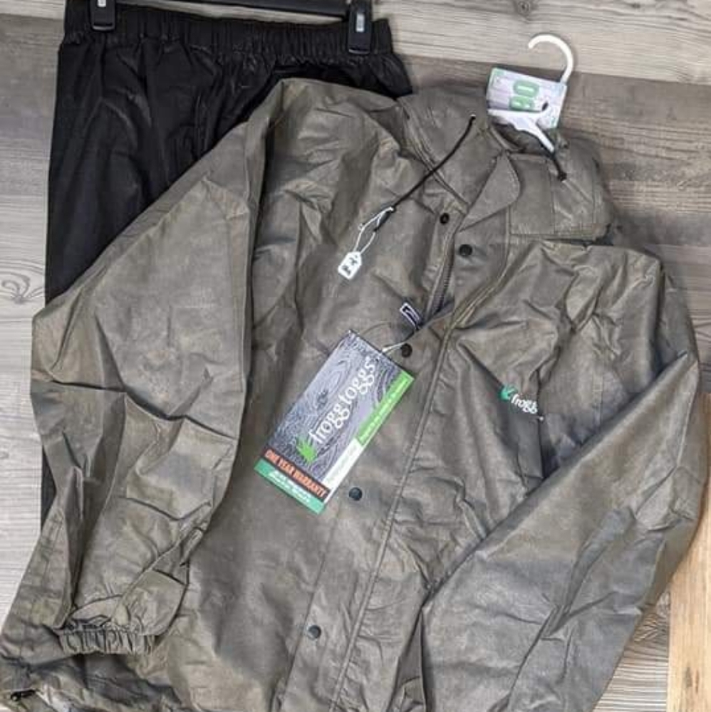NWT Frogg Tongs Rain suit